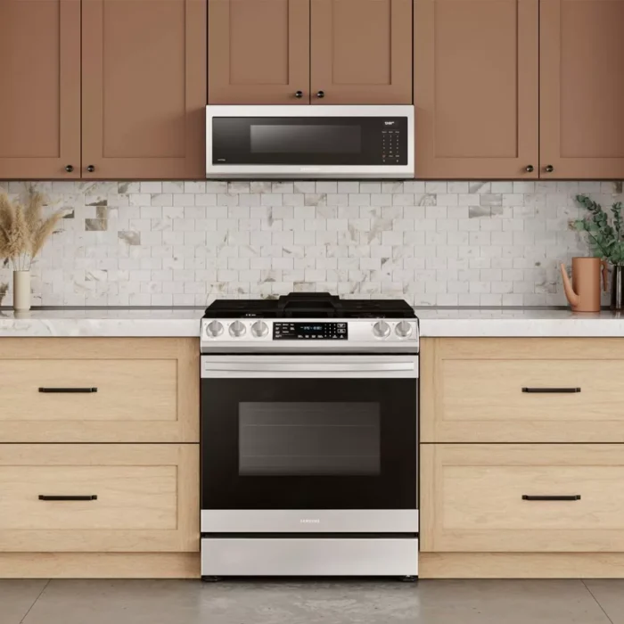 Samsung - 1.1 cu. ft. Smart SLIM Over-the-Range Microwave with 550 CFM Hood Ventilation, Wi-Fi & Voice Control - Stainless Steel - Image 3